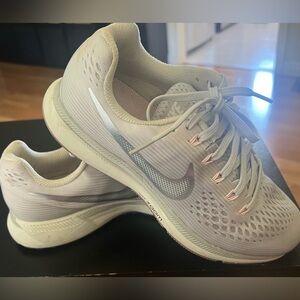 Nike Pegasus 34 Running Shoes / Women’s Size: 8 1/2